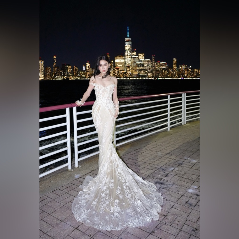 Galia Lahav Serena Bardot Flower Appliqued Mermaid Couture Bridal Gown EU40